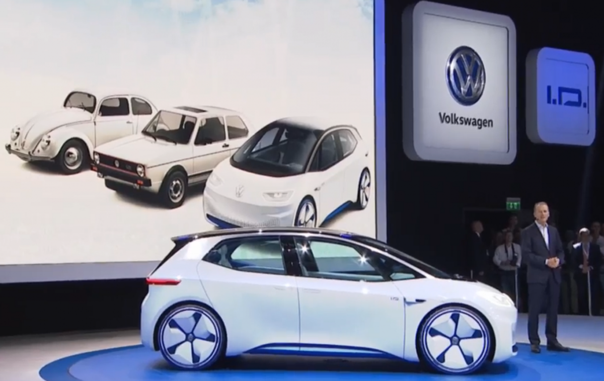 パリ自動車ショーで電気自動車I.D.を紹介するフォルクスワーゲンのトップHerbert Diess氏. Photo: © VW presentation
